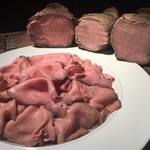 ピンゼ ロカ - 超低温熟成した牛タンの生ハム