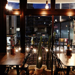 C's BAR - 夜景の見え窓際の席が、当店の特等席です