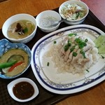 タイ居酒屋 トンタイ - カオマンガイとグリーンカレーのセット＠780円