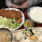 そば処 つる岡 - とんかつ定食。ご飯大盛り。