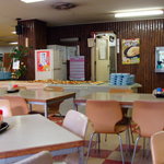 上田市役所地下食堂レストラン八億 - 12時になると席が埋まります。。