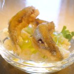 クラフタル - ランチコース 8316円 のワカサギのフリットのグラス封じ 雪に見立てたカリフラワームース覆い