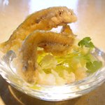 クラフタル - ランチコース 8316円 のワカサギのフリットのグラス封じ 雪に見立てたカリフラワームース覆い