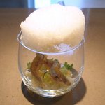 クラフタル - ランチコース 8316円 のワカサギのフリットのグラス封じ 雪に見立てたカリフラワームース覆い
