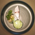 クラフタル - ランチコース 8316円 の低温調理した鰆、山菜のフリット、チヂミホウレンソウのチップス、チヂミホウレンソウのソース飾り