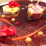 クラフタル - ランチコース 8316円 の猪のロースト アッシェパルマンティエとベコニアのドライフラワー添え 4種類のソース飾り