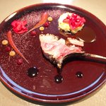 クラフタル - ランチコース 8316円 の猪のロースト アッシェパルマンティエとベコニアのドライフラワー添え 4種類のソース飾り