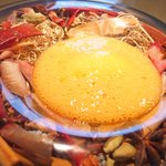 クラフタル - ランチコース 8316円 の林檎アイスクリーム、シナモン、カルダモン、ダークラム のコーラ風の泡覆い