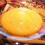 クラフタル - ランチコース 8316円 の林檎アイスクリーム、シナモン、カルダモン、ダークラム のコーラ風の泡覆い