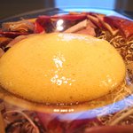 クラフタル - ランチコース 8316円 の林檎アイスクリーム、シナモン、カルダモン、ダークラム のコーラ風の泡覆い