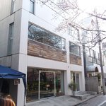 クラフタル - 目前の五分咲きの美しい桜です