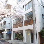 クラフタル - 目前の五分咲きの美しい桜です