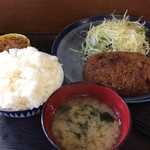 お食事・惣菜 うれしや - 味噌汁手前に撮っちゃうなんて…