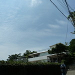 石畳茶屋 真珠 - 石畳道からカフェを望む…