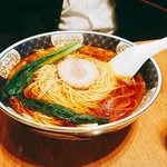 支那麺 はしご - 酸紅麺（さんほんめん）700円（2017年4月撮影）