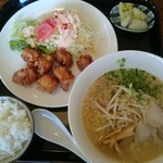 ぐーちょきぱ - 料理写真:鶏唐揚げセット(税込み830円)