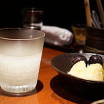 とっぴんぱらりのぷ - シャーベット状の日本酒にフローズンフルーツを添えて