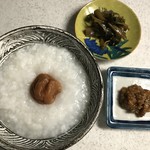 山口みやげ物店 - 永平寺朝がゆに梅干しをのせ、山葵醤油漬となんば味噌を添えました