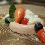 RESTAURANT hidamarino - イチゴのソルベとヨーグルトのソルベ