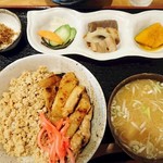 ごはんや - とり丼定食