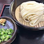 東かがわマルタツ手打ちうどん - あーほんとなら大が食べたい、、、1軒目だから我慢(；ω；)いきなりこんなに美味しいとか反則！笑