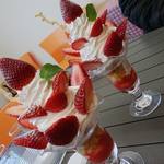 ベリーベリーラボ - 「山元ツリーいちごパフェ」