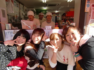 Ganso Umai Monya - テレビ大阪「しっとこ！」で来られた時の写真です。松竹芸能の梅小鉢さんとベビィリッチさん、天然もろこしさんです。