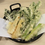 手打ち蕎麦 雷鳥 - 「春野菜の天ぷら」