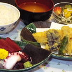Teshigotoya Fukurou - 人気!!ふくろう定食～お任せお造り3点、自慢の天ぷら～　1,200円