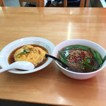 中国料理豊彩 - Aランチ 台湾ラーメン(小) と 天津飯 700円