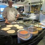 Vasco's - タワーでナン製作中