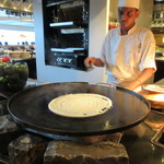 Vasco's - タワーでチャパティ製作中
