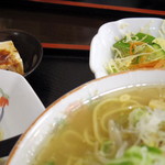 満洲味 - 2017年4月　ミニ冷奴とミニサラダ