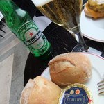 Le Café Marly - バゲットには、エシレバター付き