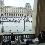 Le Café Marly - 眺めのいいテラス席