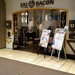 ビアバー 肉彩 - お店前の雰囲気♪あまりにも人が居たので、初めてモザイク使いました。