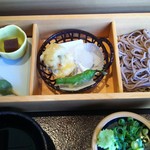 和食ダイニング あじむす - 二段目にお蕎麦があります(^-^)天ぷら