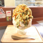 ブン ブン ブラウ カフェ ウィズ ビーハイヴ - アボガド豆乳生キャラメルソース 700円(税込)