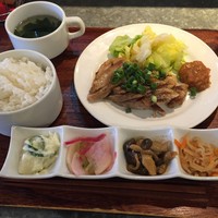 GAZZO - ホエー豚ばらの炙り焼き定食　880円