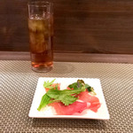 創作イタリアン Gemelli - 初登場 ウーロン茶と今日の前菜 生ハム