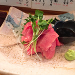 一品料理 ひとしな - 中トロ刺
      程よく脂がのってて美味しい♪