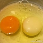 ごはんや農家の台所 - 黄卵と白卵