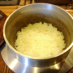 囲炉裏料理わ - 釜炊きご飯。二膳分はありそう…！