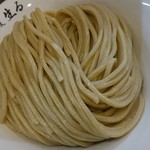 中華蕎麦 生る - 全粒粉使用のエッジ立つ太麺は硬めの食感！