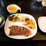 Sky Lounge 22 - 和牛ステーキランチ