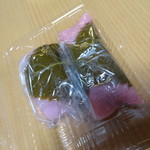 Hachigorou - 桜餅、道明寺