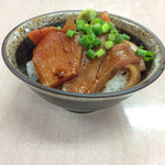 中華そば よしかわ - まぐろ丼、400円。