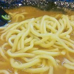 夢家 - 丸山製麺の麺は細め。