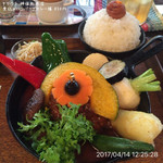 タケウチ 神保町本店 - 煮込みハンバーグカレー膳 850円