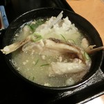 海鮮酒房 川 - タイのアラがたっぷりのお味噌汁。これも食べ応えありで美味しい♡